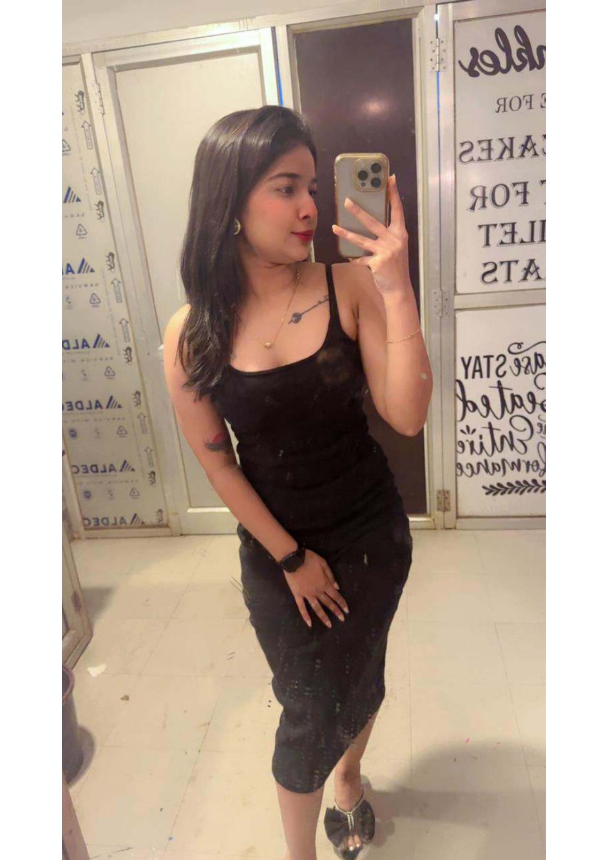 /storage/photos/1/Vichuthra-kingfisher-girl/KINGFISHER CALENDAR GIRL_page-0001.jpg